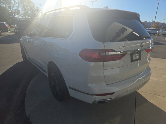 Used 2022 BMW X7 xDrive40i w/ Parking Assistance Package AWD/4WD image 12