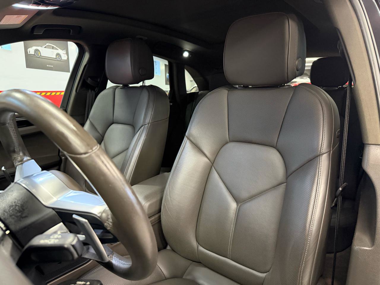 Used 2021 Porsche Macan S AWD/4WD image 31
