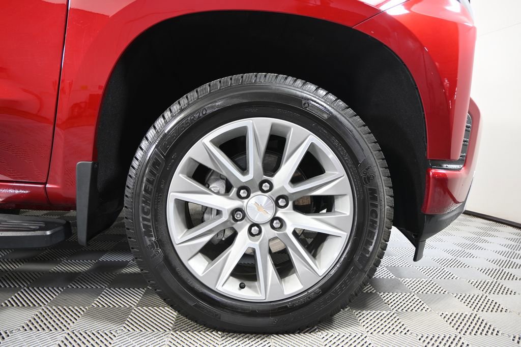 Used 2022 Chevrolet Silverado 1500 High Country w/ Technology Package image 12