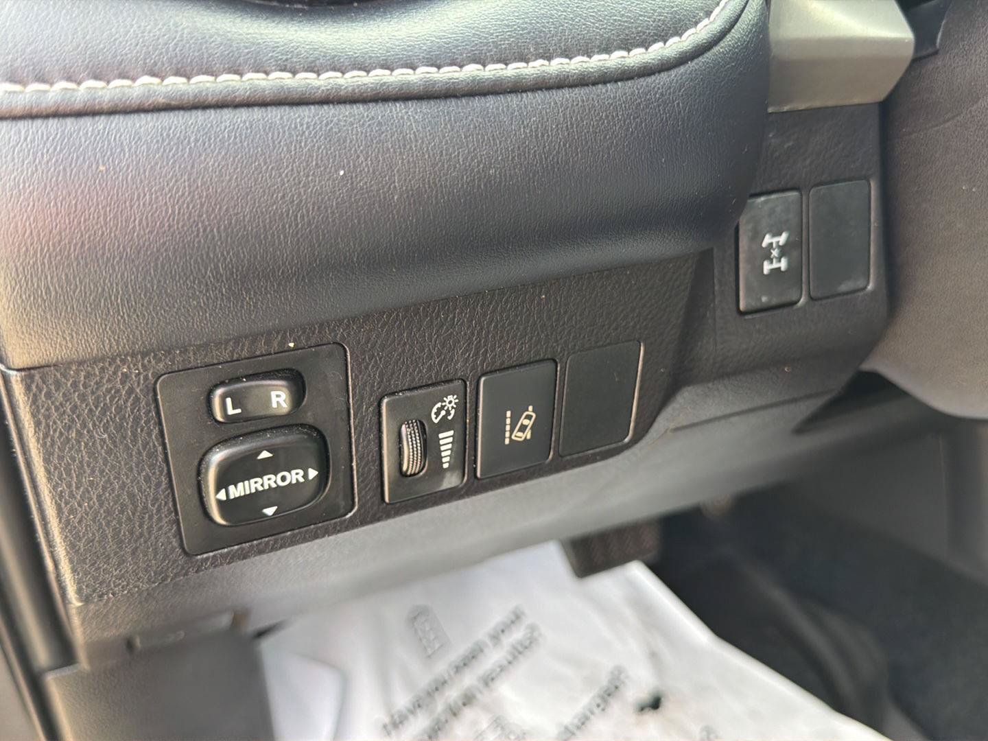 Used 2018 Toyota RAV4 XLE AWD/4WD image 18