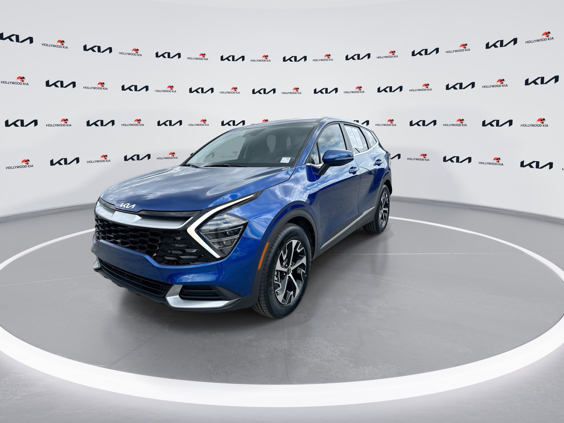 Used 2024 Kia Sportage EX image 4