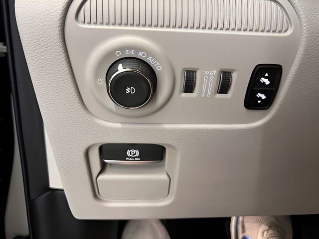 Used 2023 Jeep Wagoneer Series III w/ Premium Group I AWD/4WD image 26