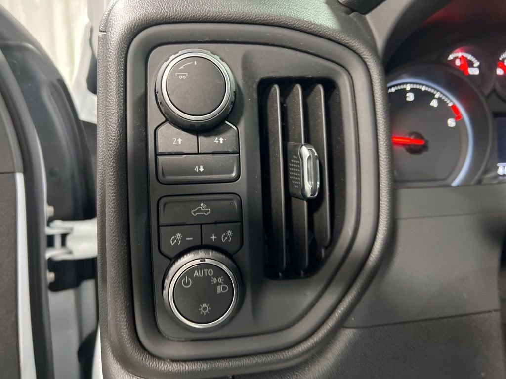 Used 2025 Chevrolet Silverado 3500 W/T image 28