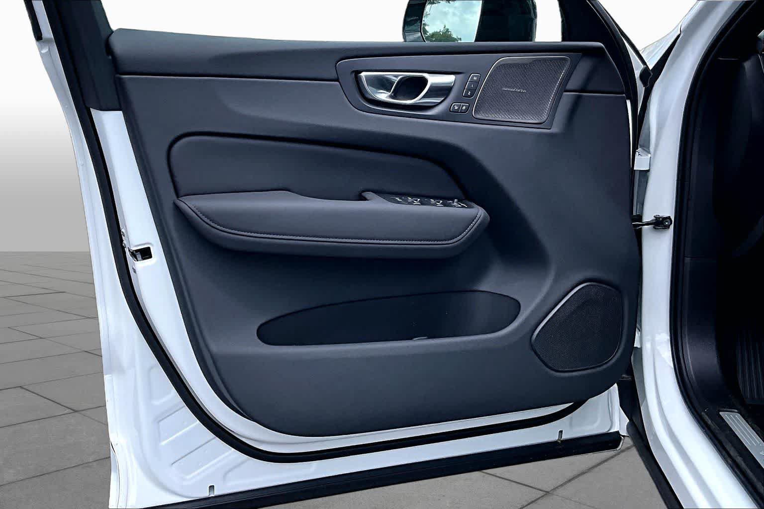 New 2026 Volvo XC60 B5 Ultra w/ Protection Package Premier AWD/4WD image 11