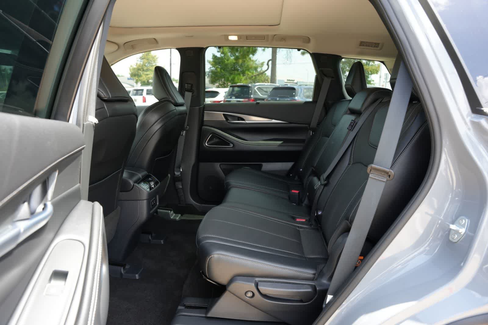 Used 2026 INFINITI QX60 Luxe w/ Family Package FWD image 19