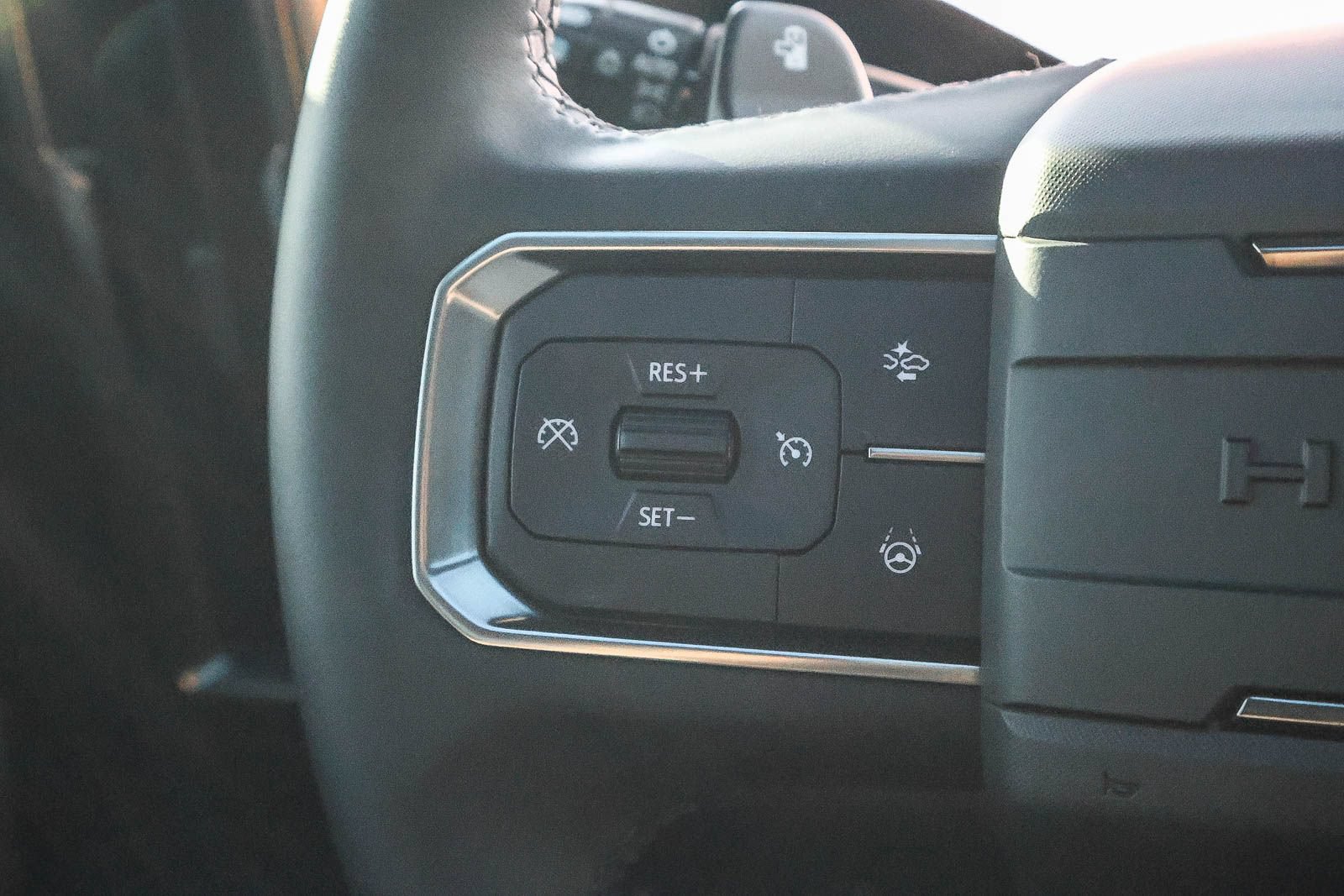 Used 2024 GMC Hummer EV 3X AWD/4WD image 34