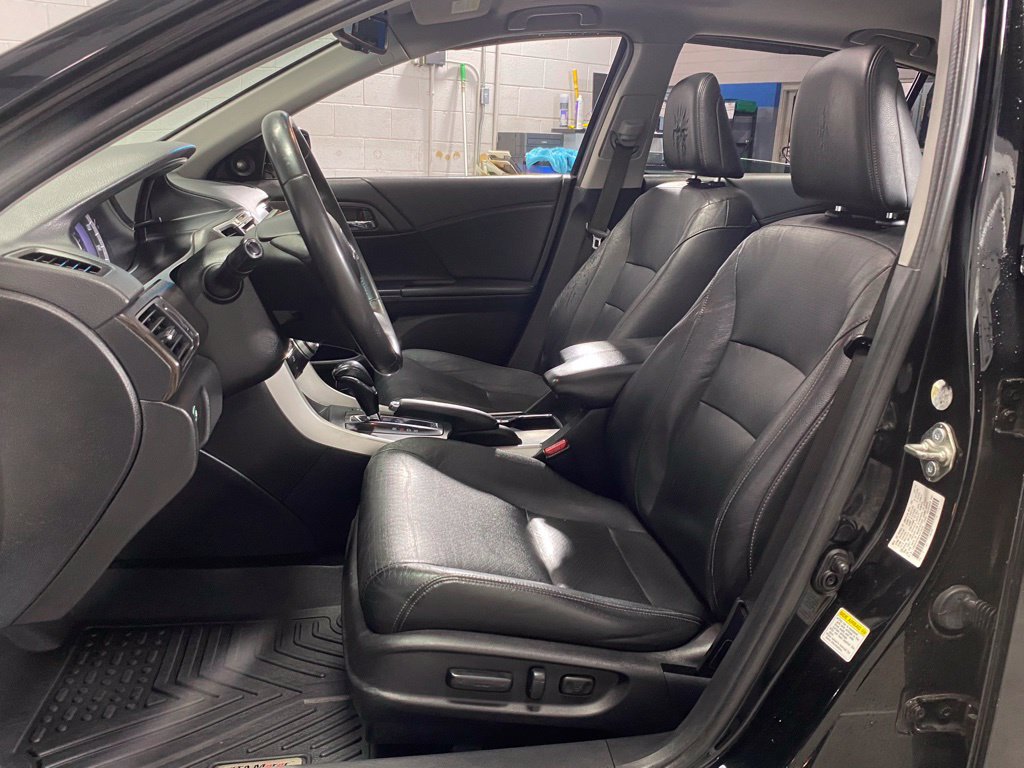 Used 2015 Honda Accord Touring image 15