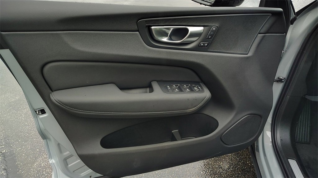 New 2026 Volvo XC60 T8 Plus w/ Protection Package Premier image 8