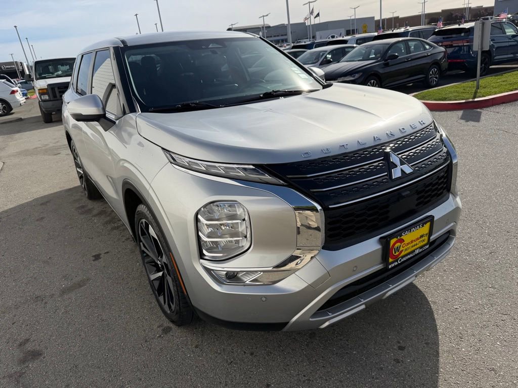 Used 2023 Mitsubishi Outlander SE Black Edition image 8