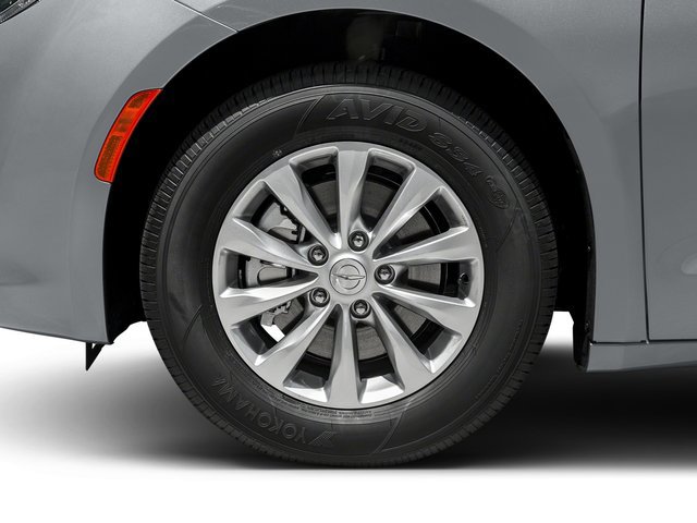 Used 2017 Chrysler Pacifica Touring Plus w/ Tire & Wheel Group image 14