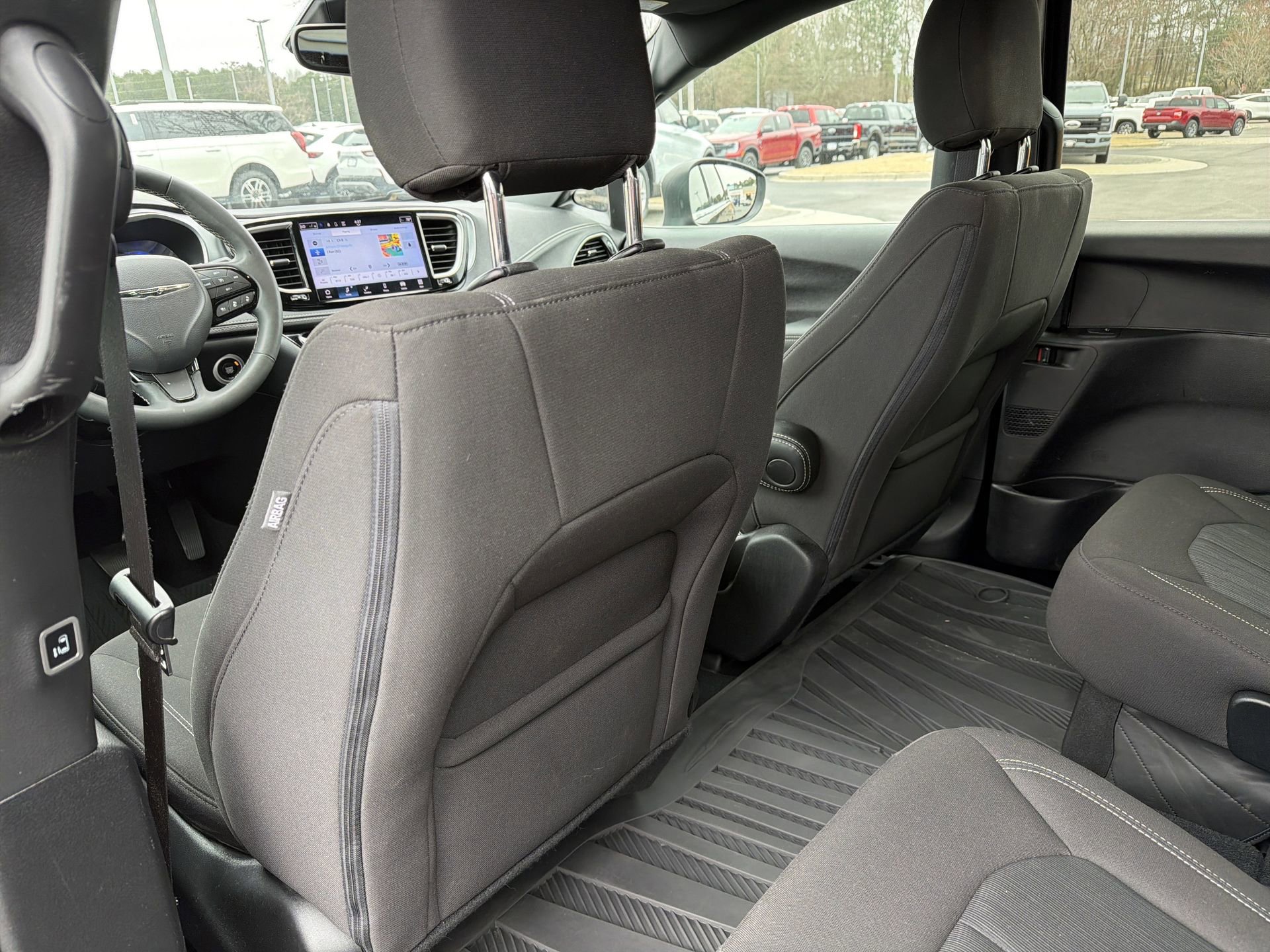 Used 2023 Chrysler Pacifica Touring image 21