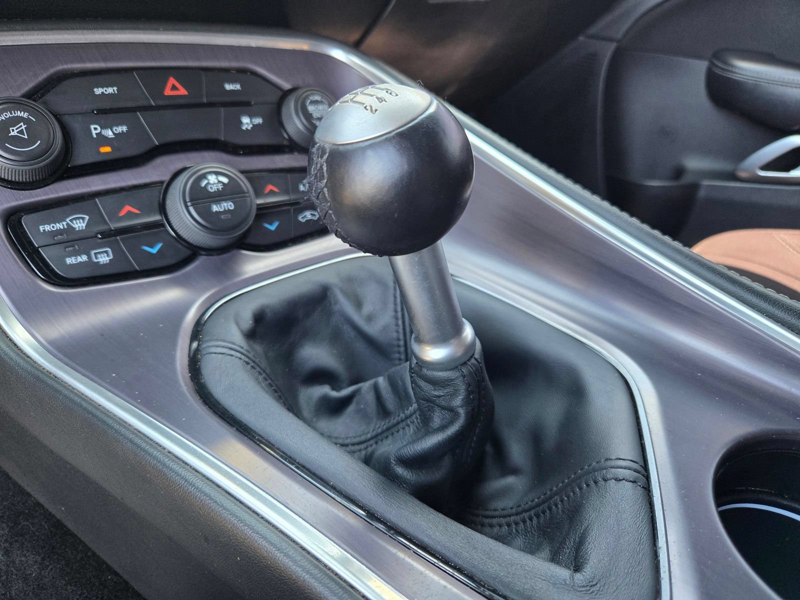 Used 2015 Dodge Challenger R/T w/ Quick Order Package 22B R/T RWD image 18