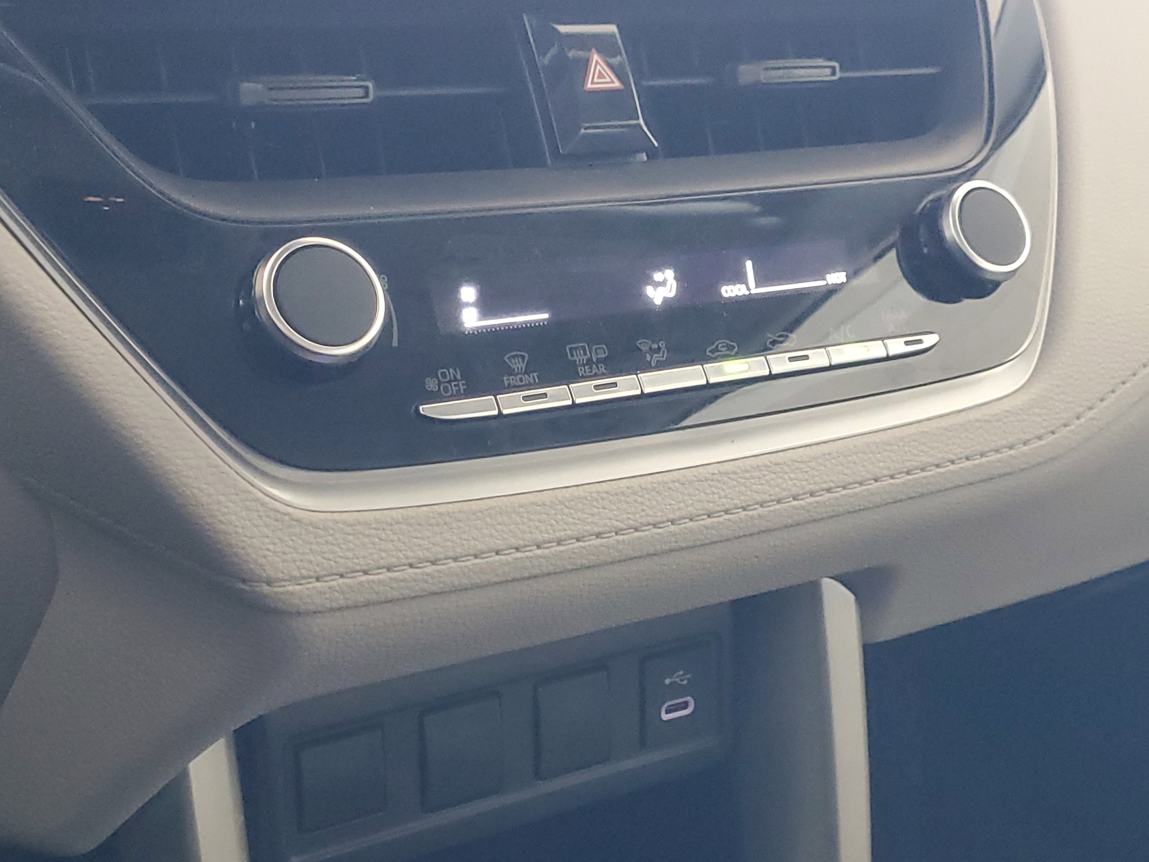 Used 2025 Toyota Corolla Cross L image 31