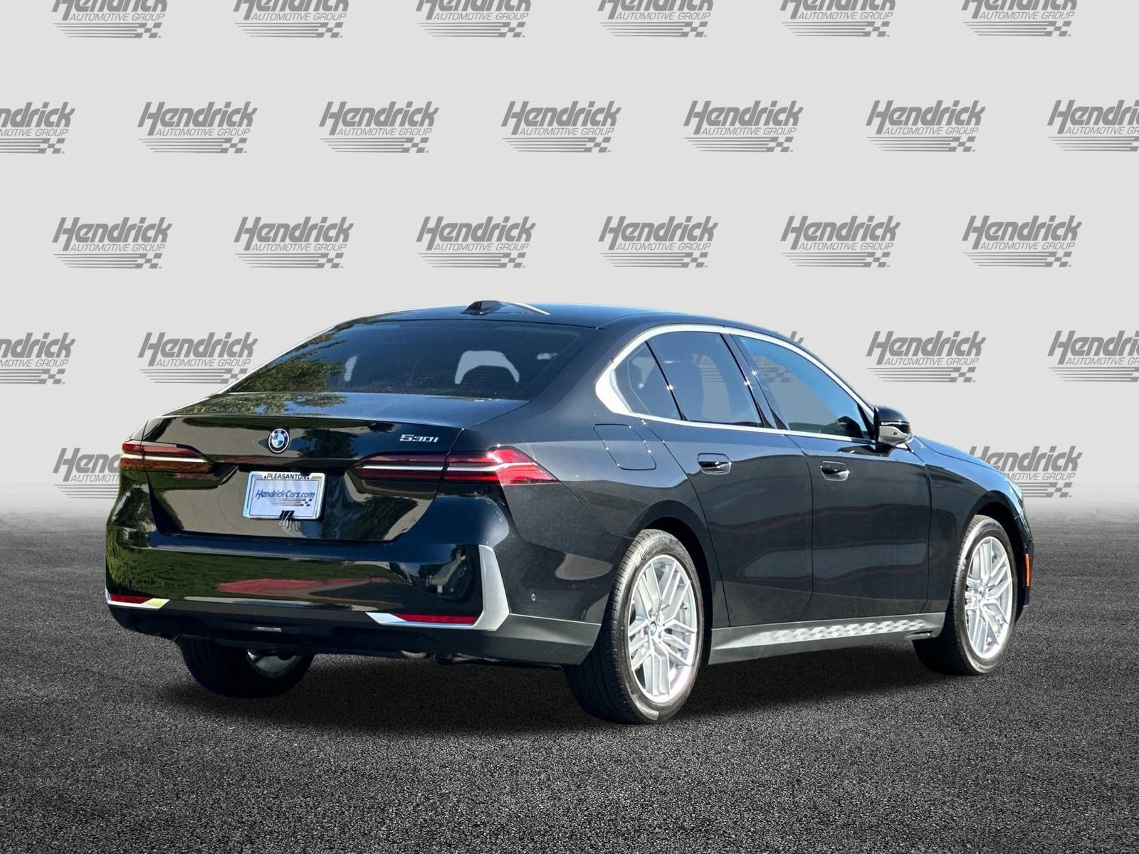 Used 2025 BMW 530i w/ Premium Package image 5