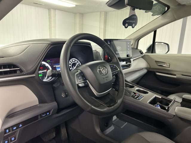 Used 2024 Toyota Sienna Limited AWD/4WD image 10