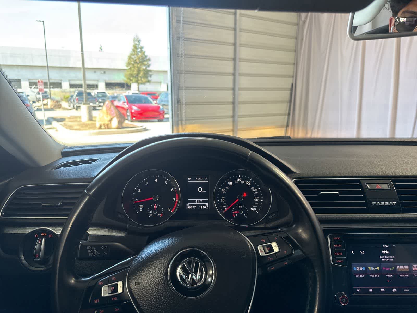 Used 2018 Volkswagen Passat 2.0T SE FWD image 21
