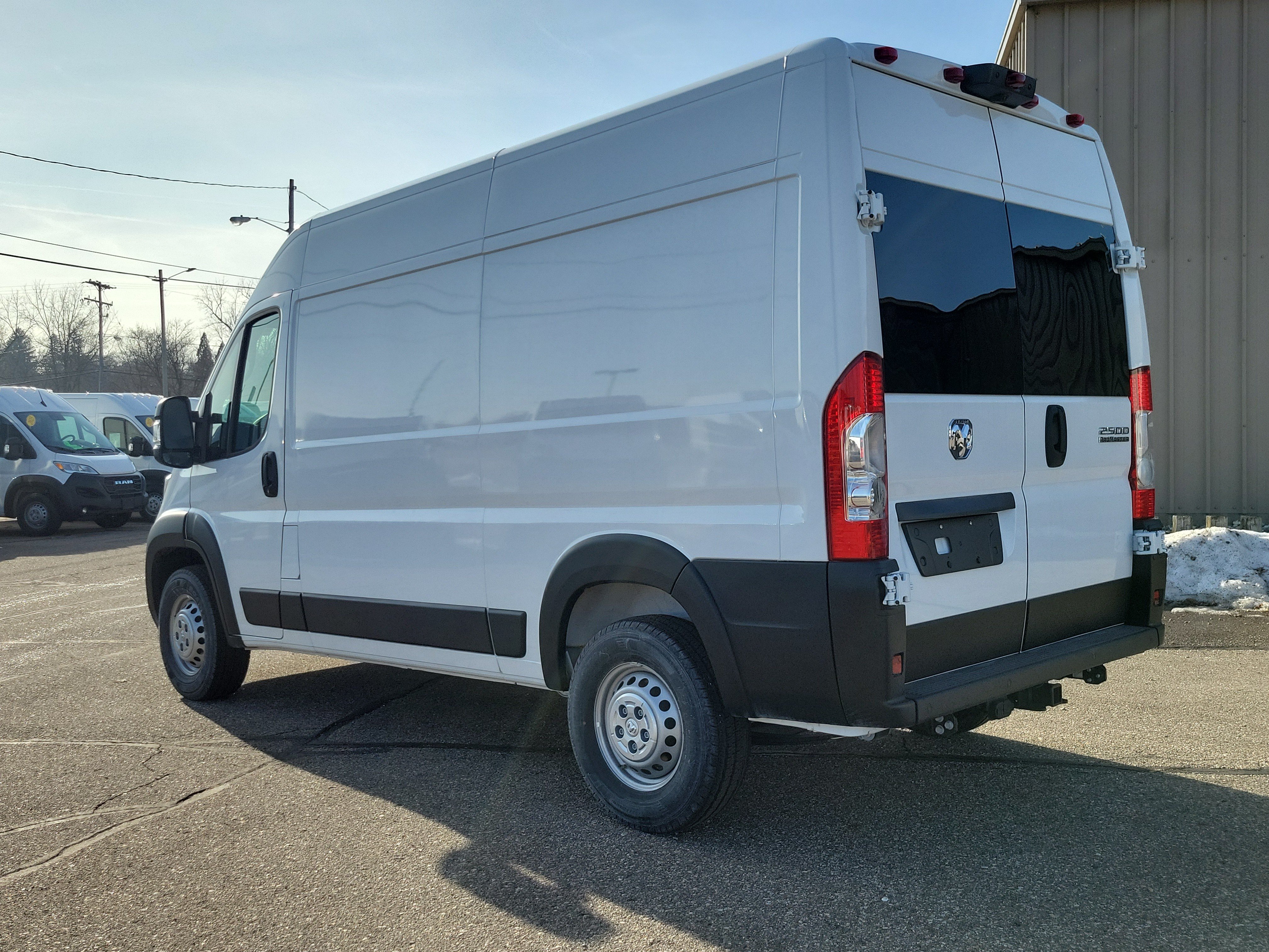 Used 2025 RAM ProMaster 2500 w/ Convenience Group FWD image 3