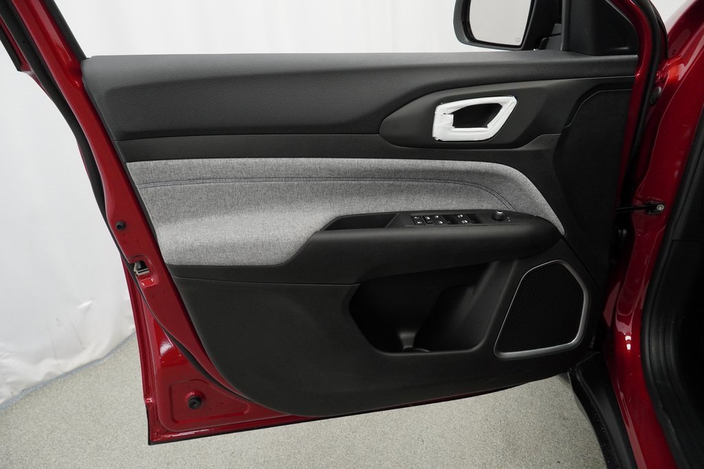 Certified 2025 Jeep Compass Latitude w/ Convenience Group image 35