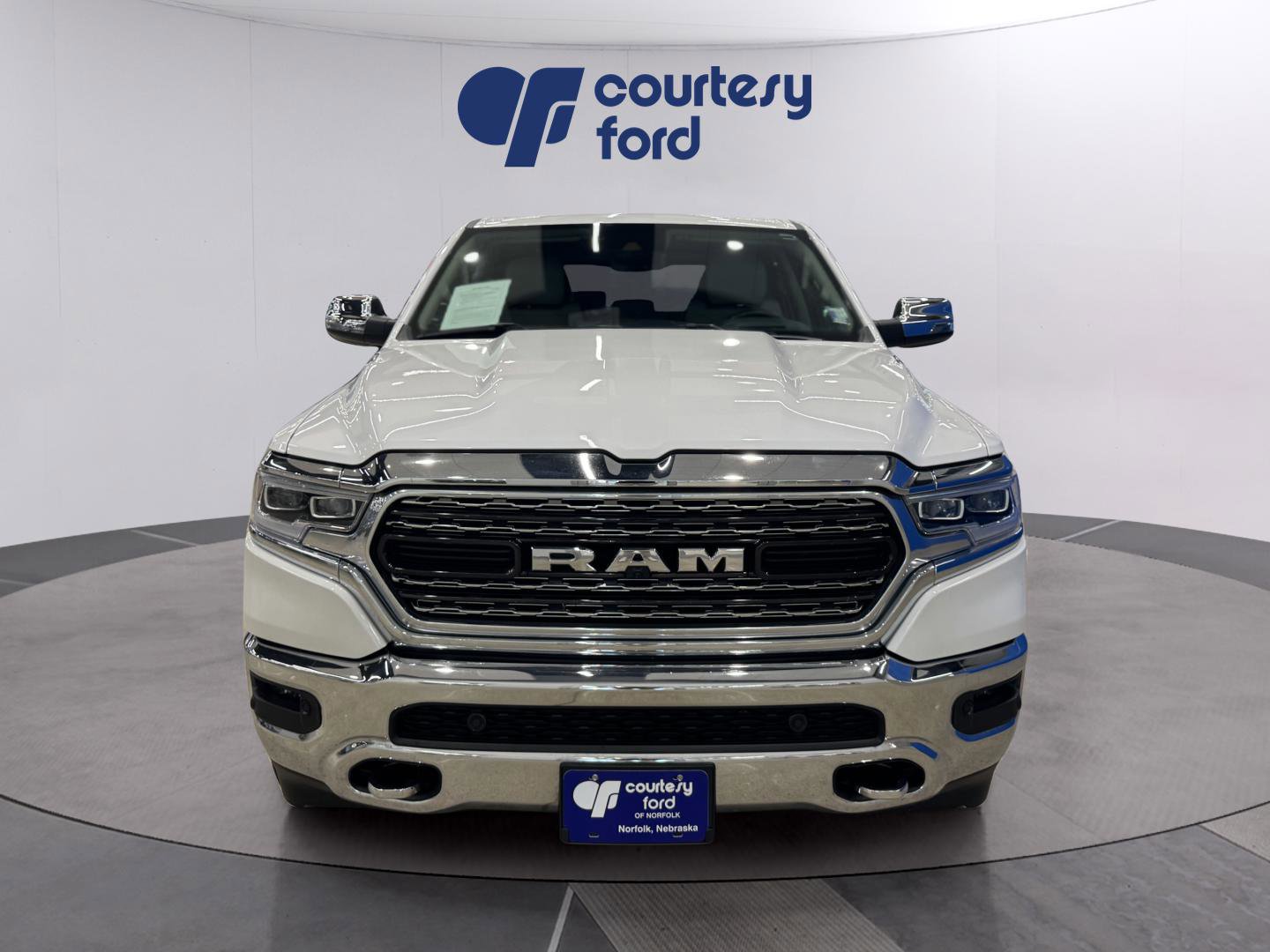 Used 2023 RAM 1500 Limited AWD/4WD image 2