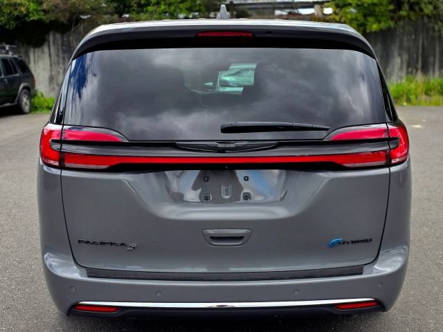 Used 2022 Chrysler Pacifica Limited w/ S Appearance Package FWD image 6