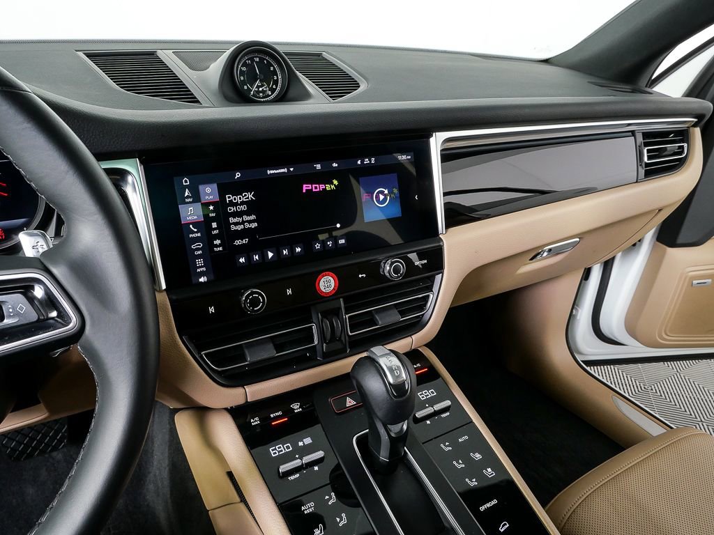 Certified 2022 Porsche Macan S AWD/4WD image 13