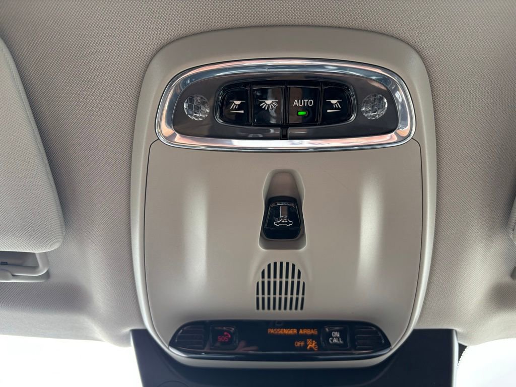 Used 2021 Volvo XC90 T6 Momentum w/ Protection Package Premier image 14