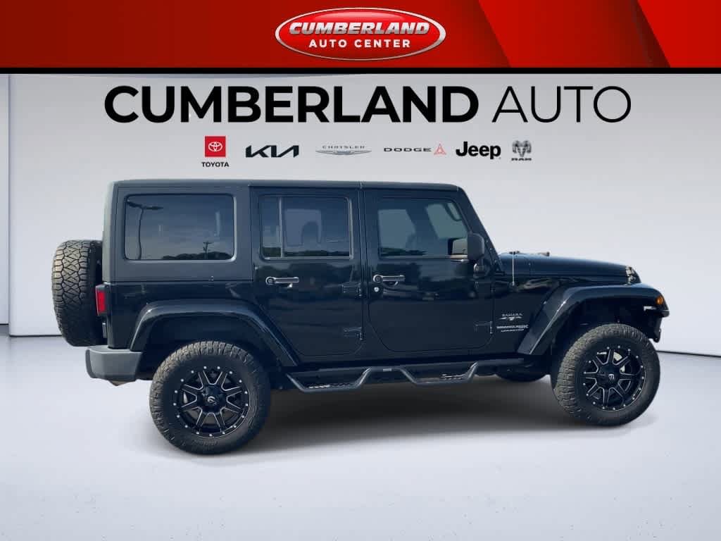 Used 2018 Jeep Wrangler Unlimited Sahara AWD/4WD image 9