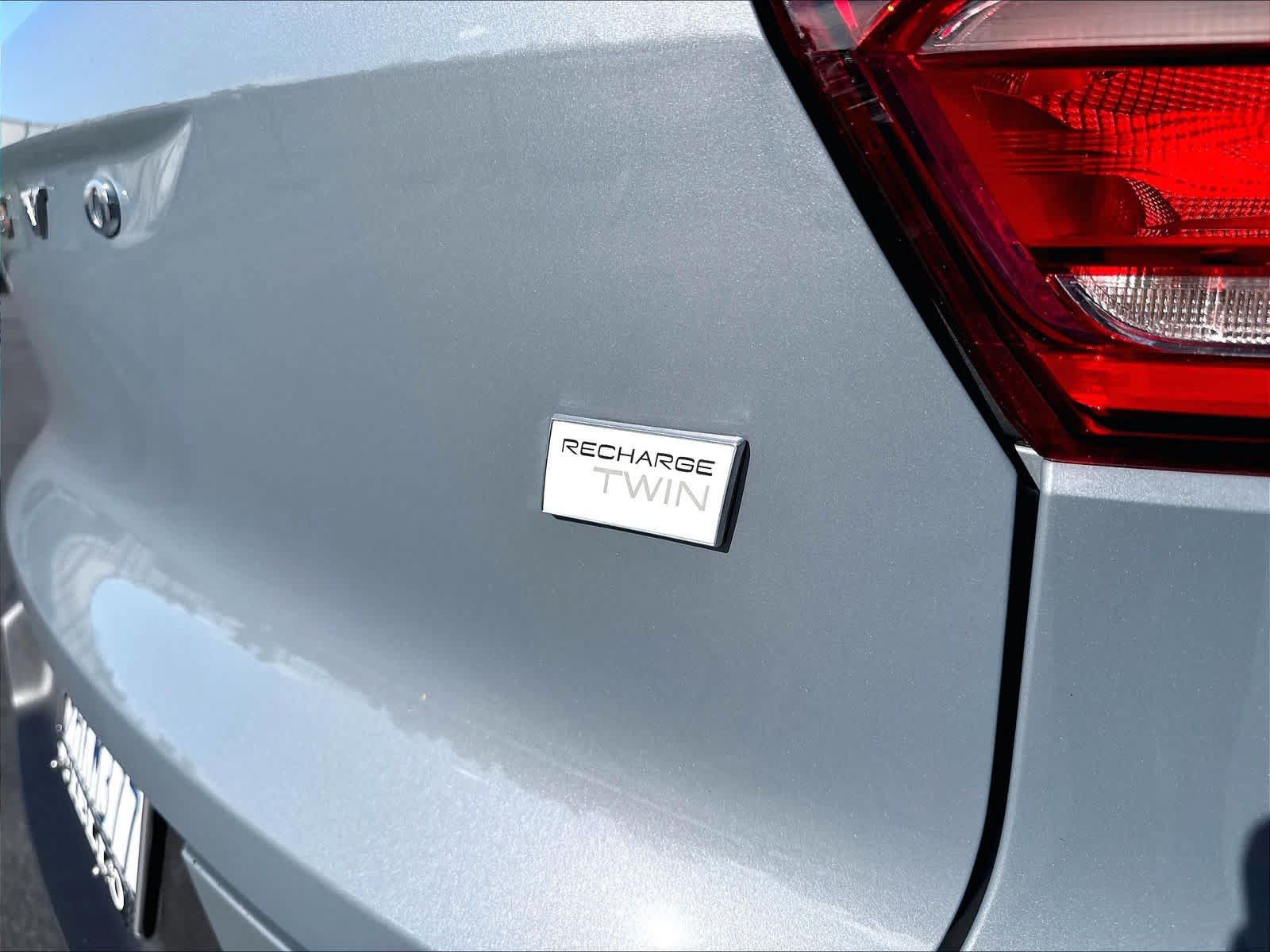 Used 2023 Volvo XC40 Recharge Ultimate w/ Protection Package Premier AWD/4WD image 11