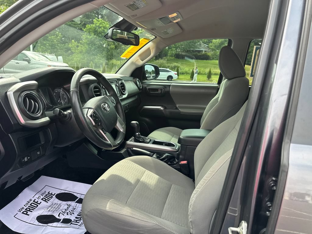 Used 2018 Toyota Tacoma SR5 RWD image 9