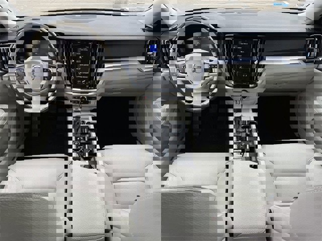 Used 2020 Volvo S60 T5 Momentum image 10