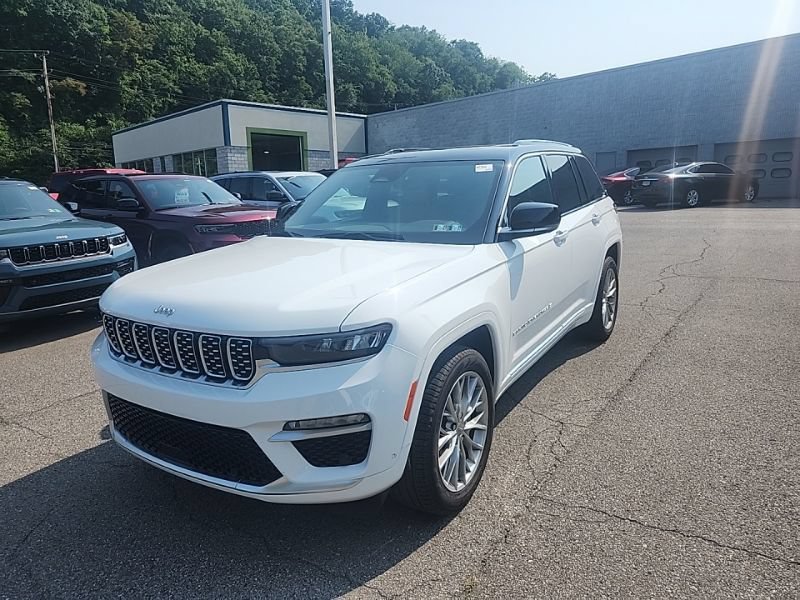 Used 2025 Jeep Grand Cherokee Summit AWD/4WD image 3
