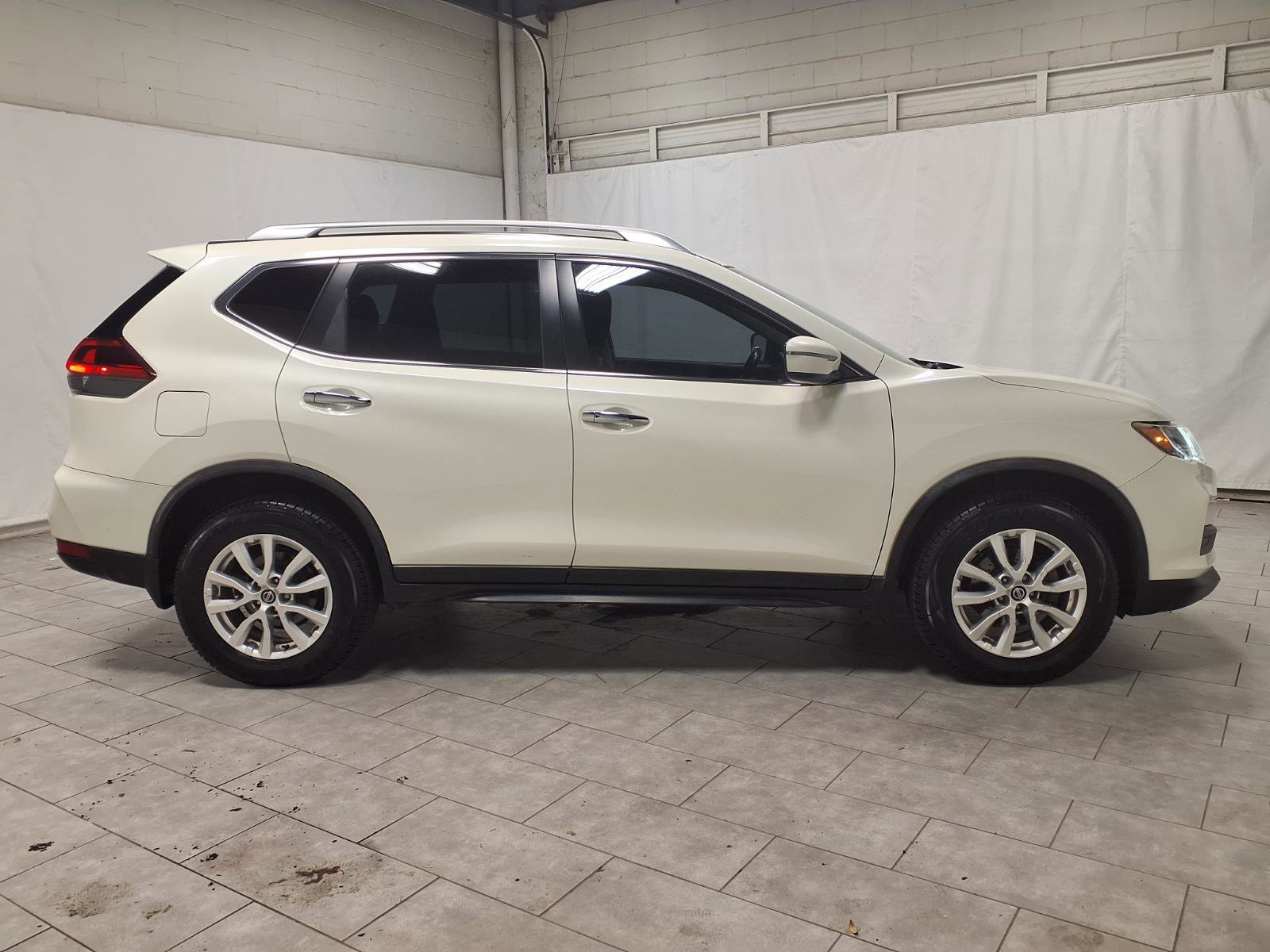 Used 2020 Nissan Rogue SV image 10