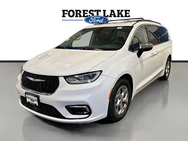 Used 2023 Chrysler Pacifica Limited image 3