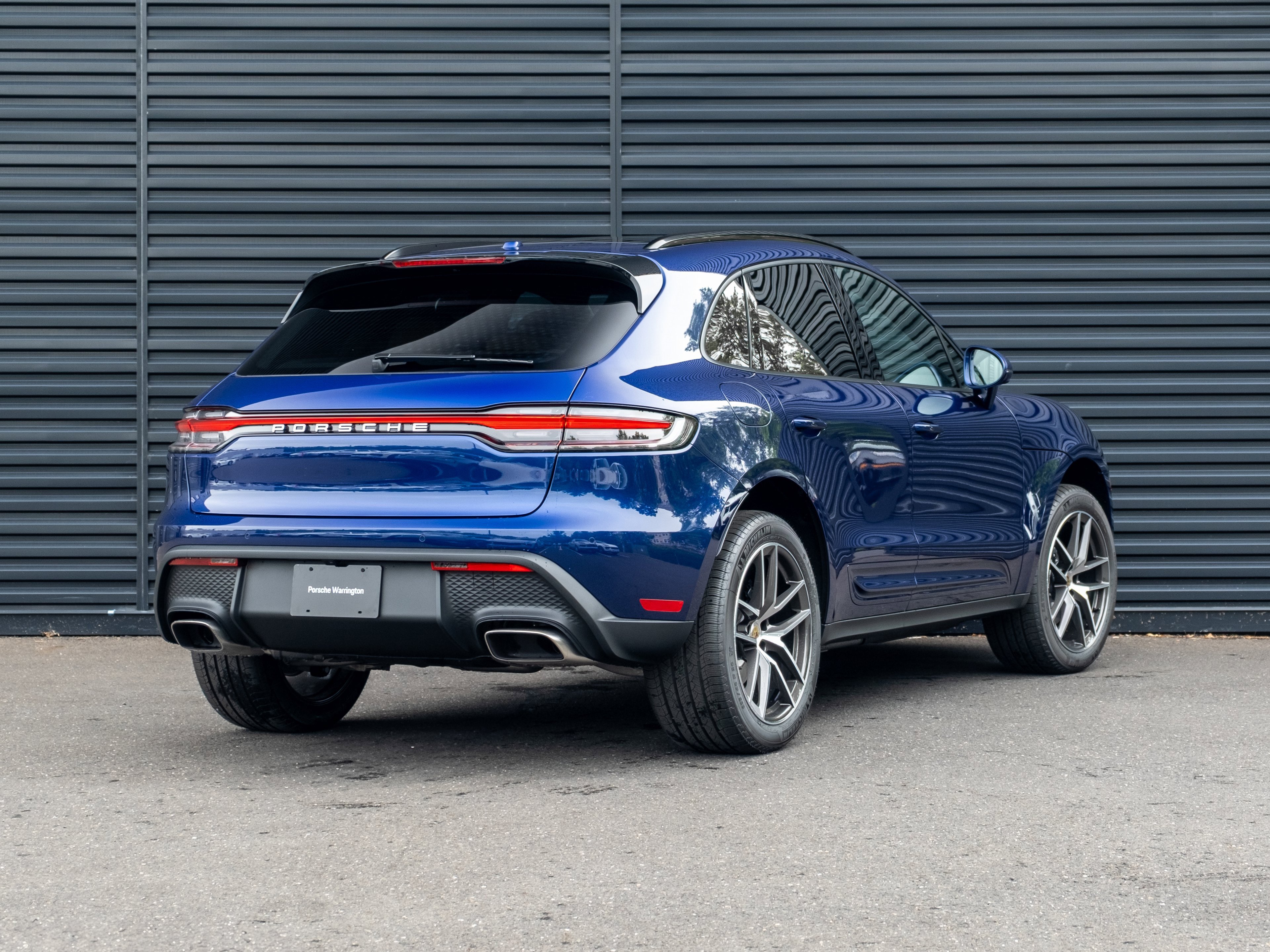 Certified 2025 Porsche Macan image 8