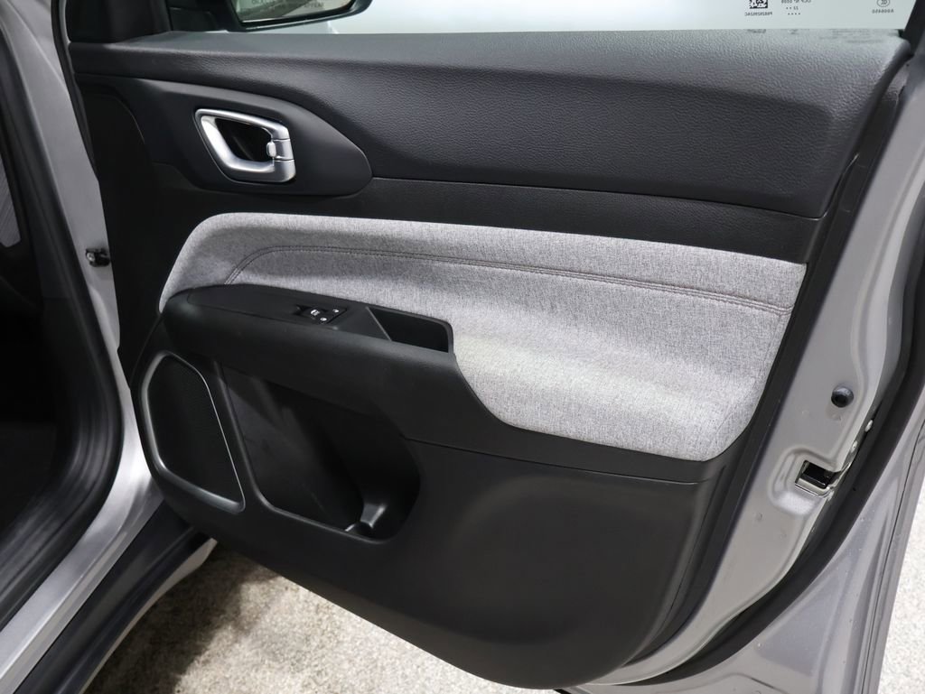 Certified 2023 Jeep Compass Latitude image 25