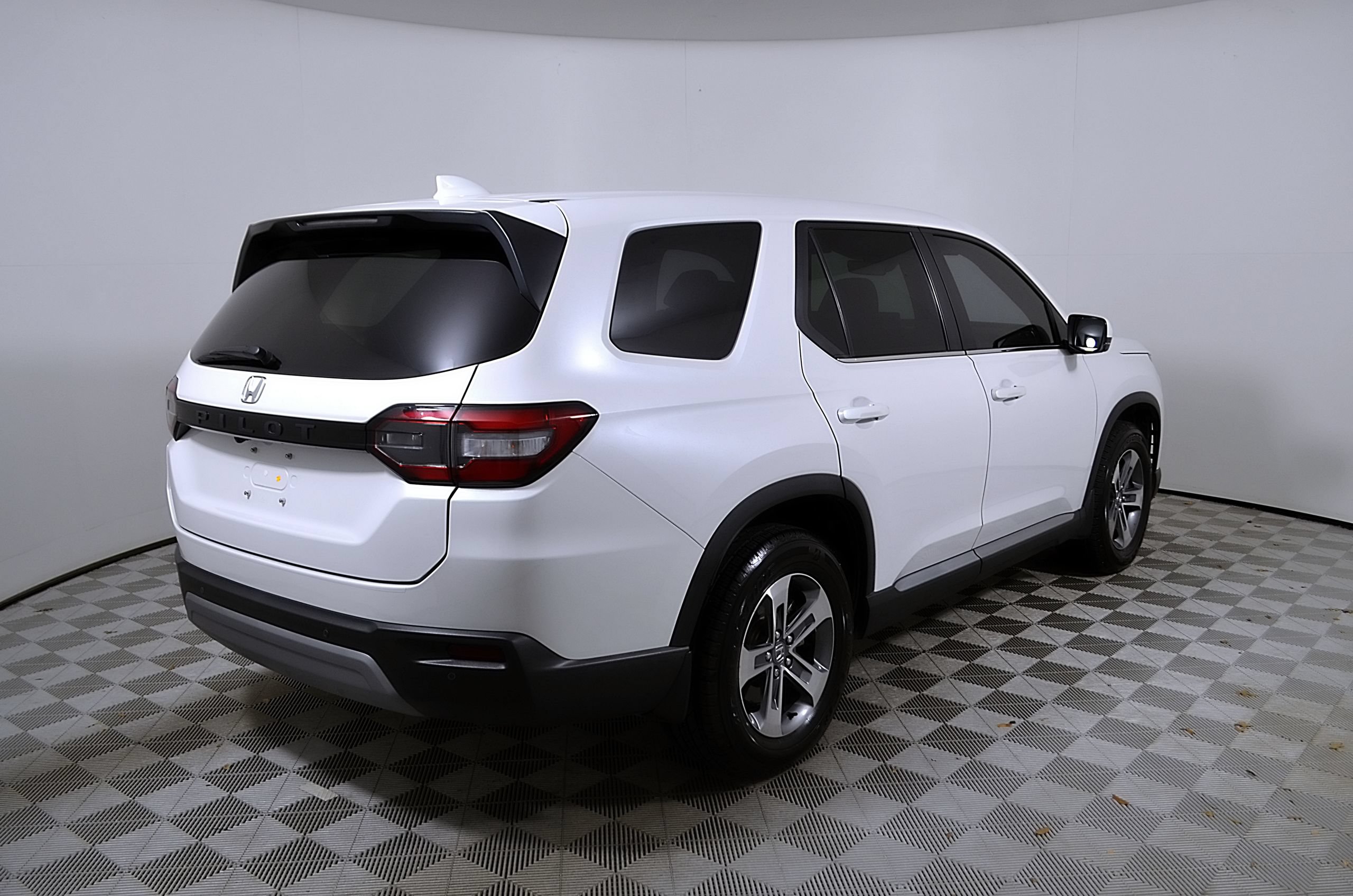 Used 2025 Honda Pilot EX-L image 7