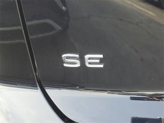 Certified 2024 Volkswagen Atlas Cross Sport SE w/ Panoramic Sunroof Package image 7