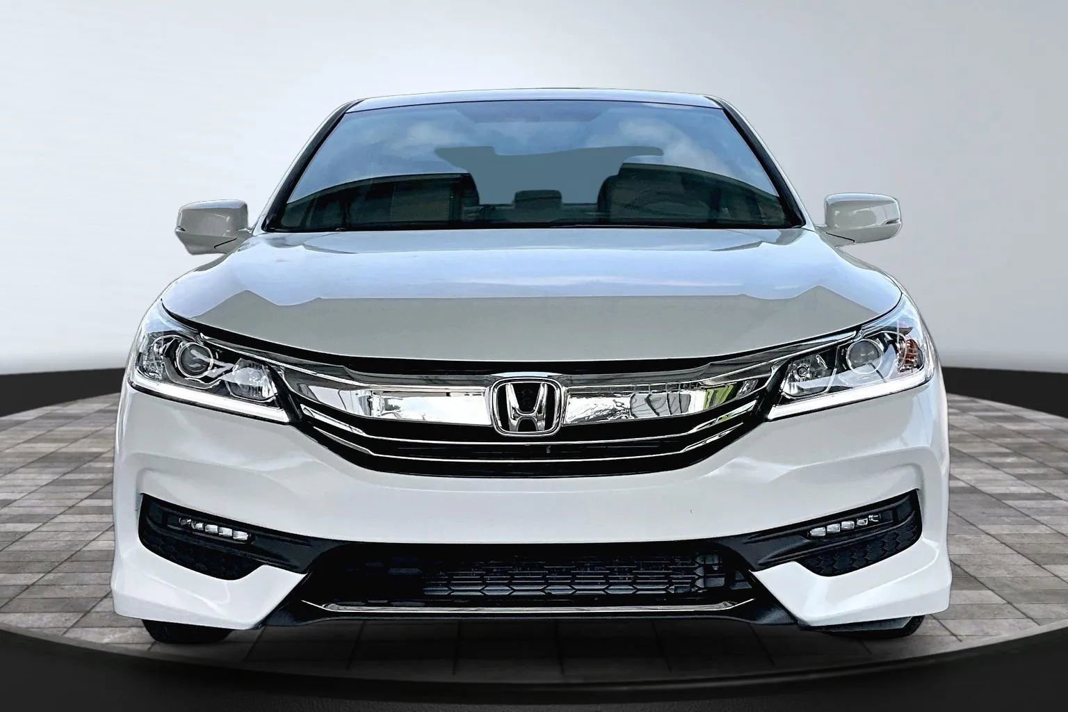 Used 2016 Honda Accord EX image 2