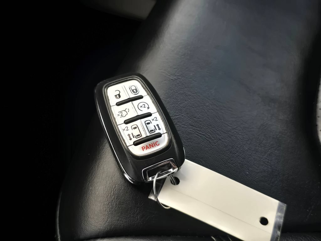 Used 2023 Chrysler Pacifica Touring-L FWD image 31