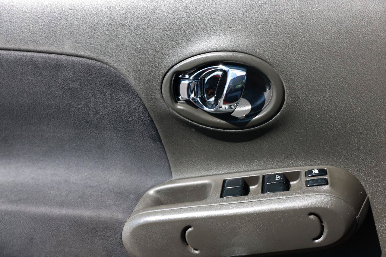 Used 2011 Nissan Cube 1.8 S w/ Interior Designer Pkg FWD image 39