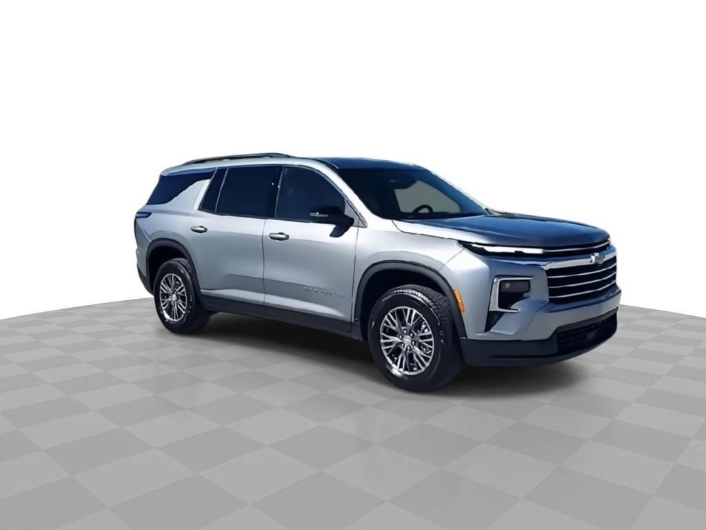 Used 2025 Chevrolet Traverse LT image 2