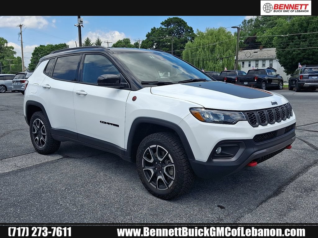 Used 2025 Jeep Compass Trailhawk AWD/4WD image 1