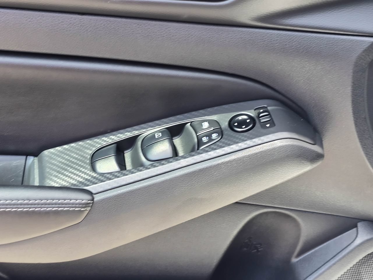 Used 2025 Nissan Altima 2.5 SV FWD image 9
