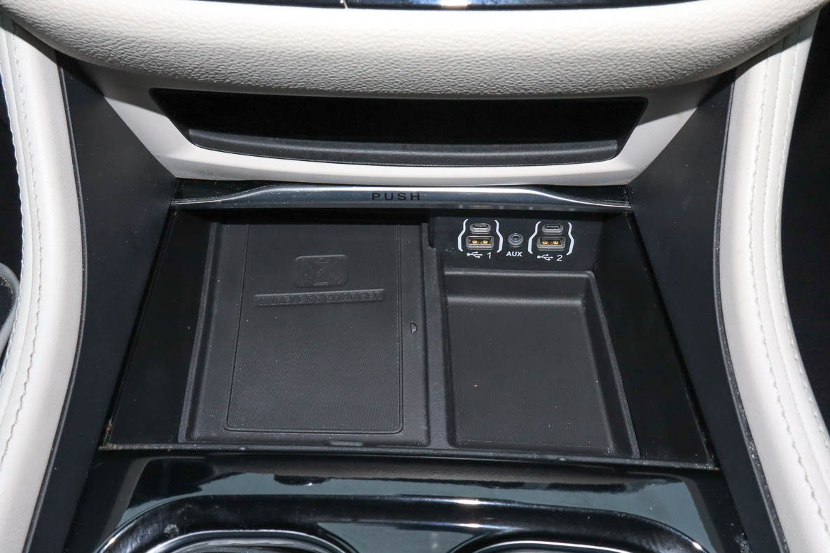 Used 2023 Chrysler Pacifica Limited FWD image 23