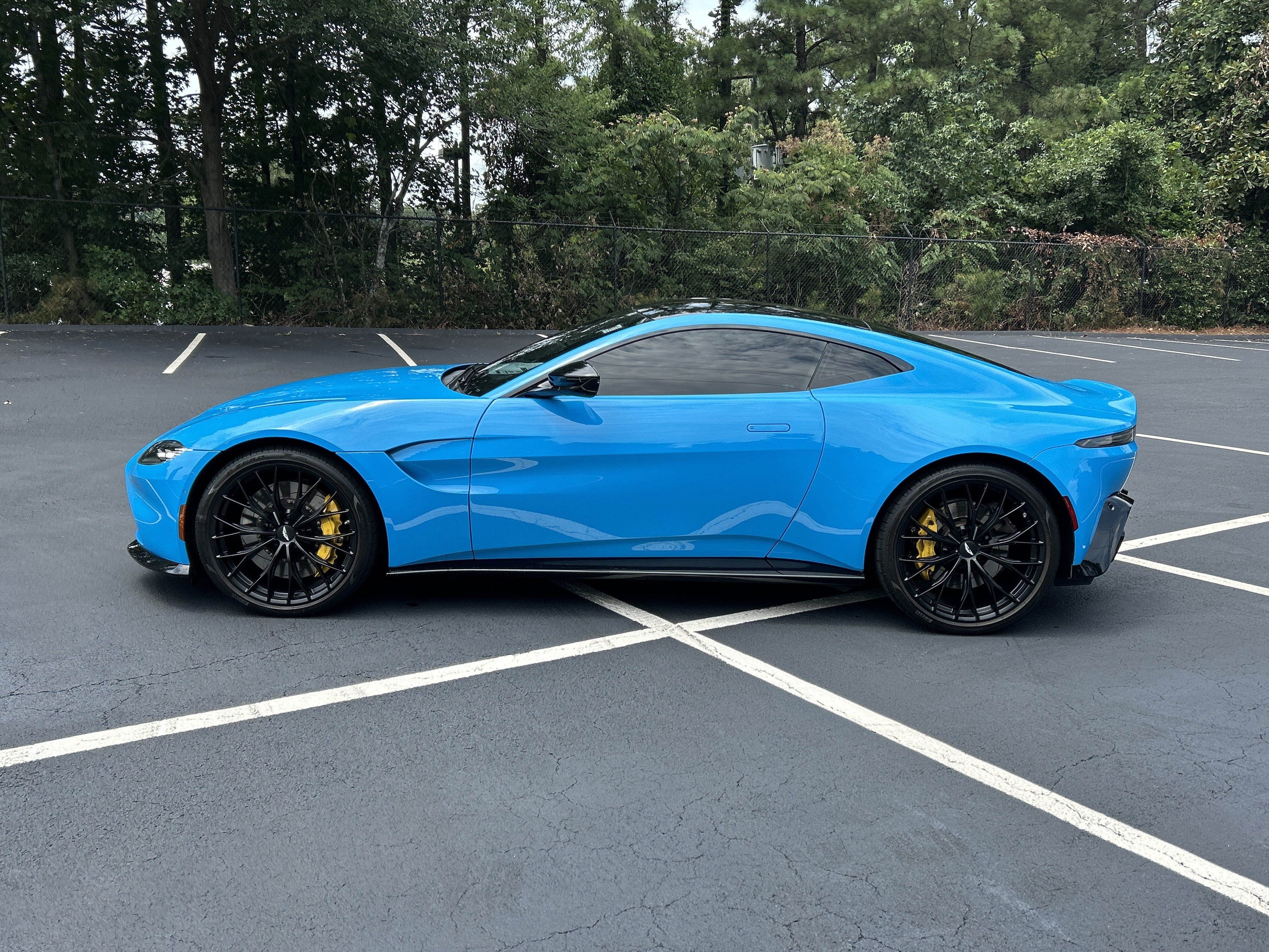 Used 2023 Aston Martin V8 Vantage Coupe RWD image 7