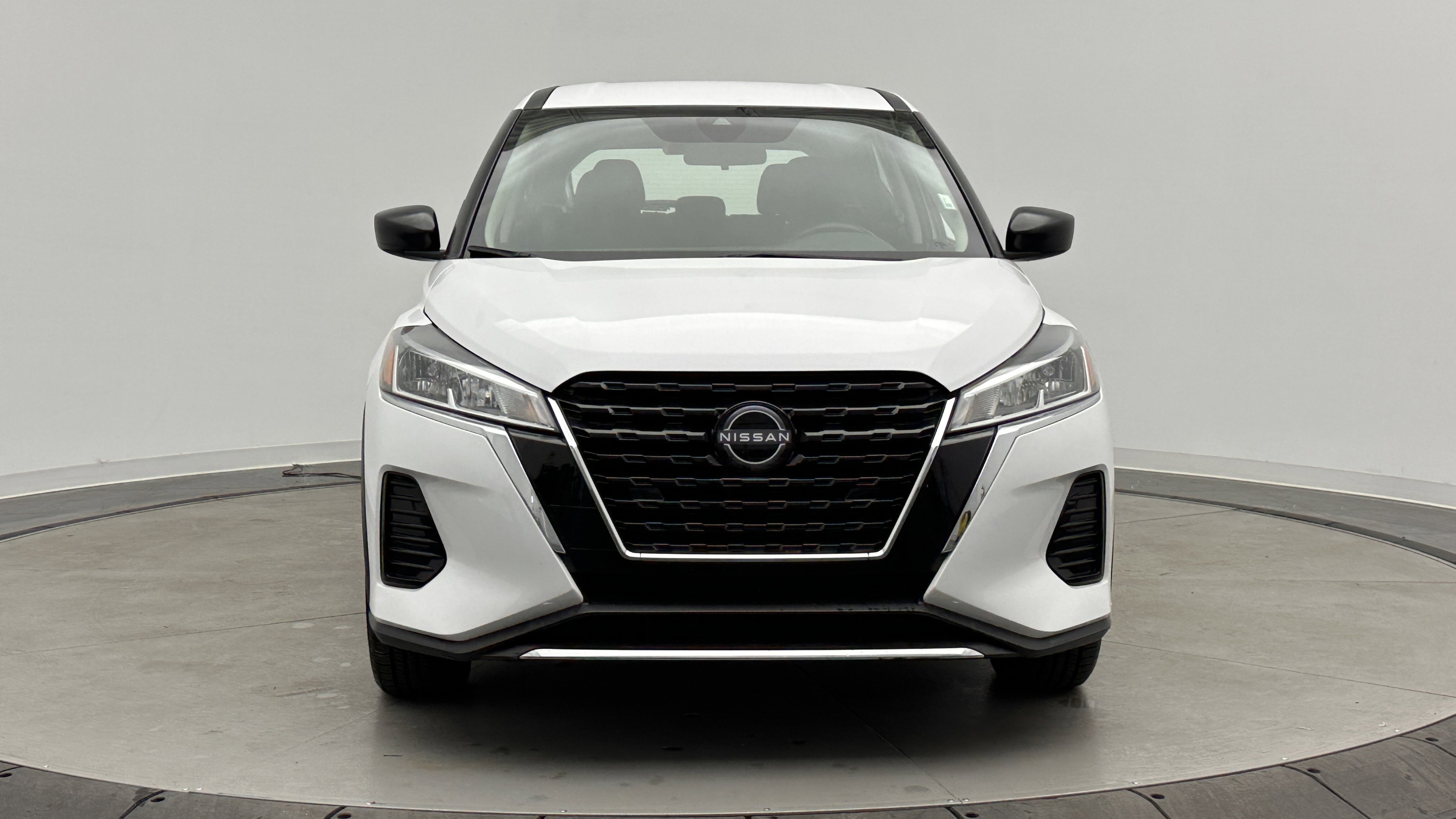 Used 2022 Nissan Kicks S FWD image 2