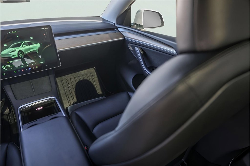 Used 2023 Tesla Model Y Long Range image 29