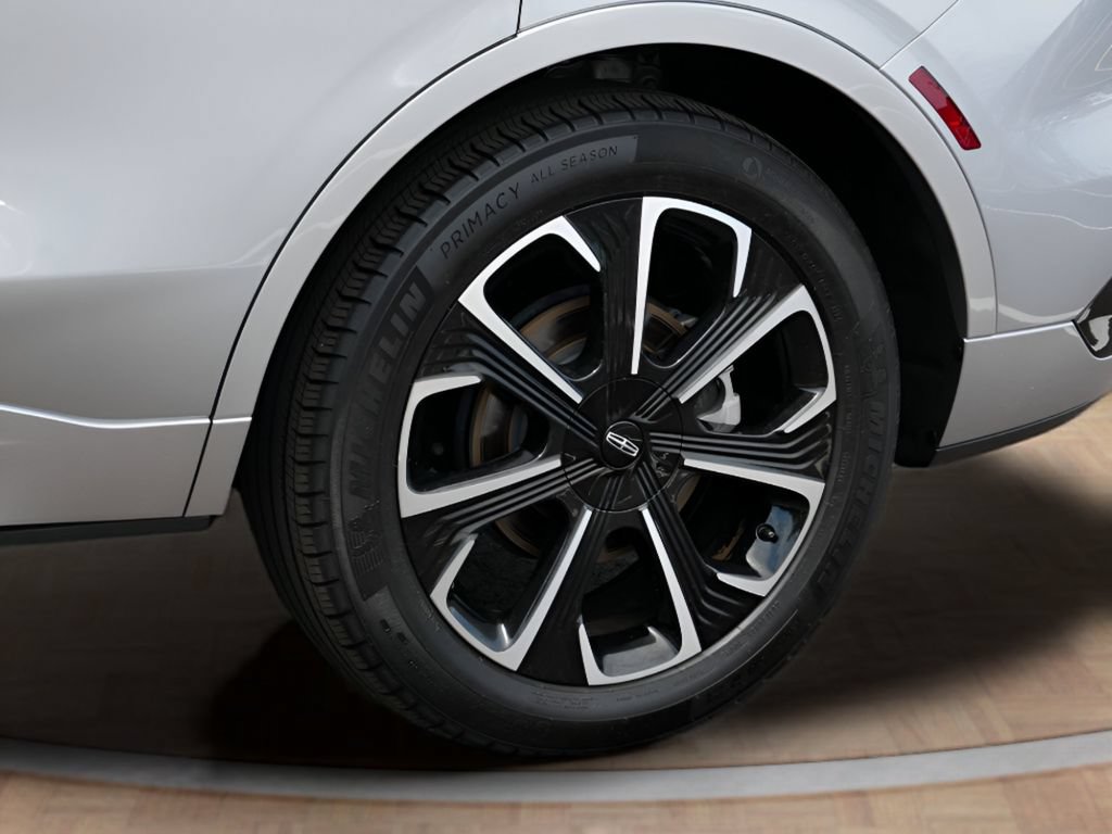 Used 2025 Lincoln Nautilus Reserve AWD/4WD image 9