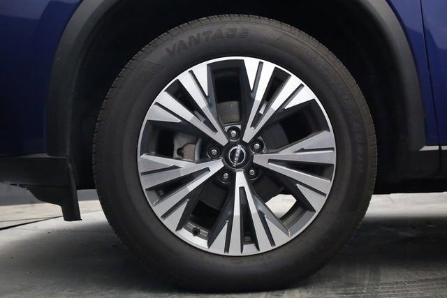 Used 2023 Nissan Rogue SV image 8