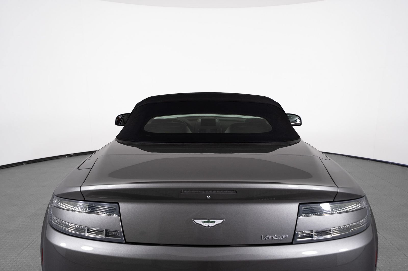 Used 2012 Aston Martin V8 Vantage Roadster RWD image 46